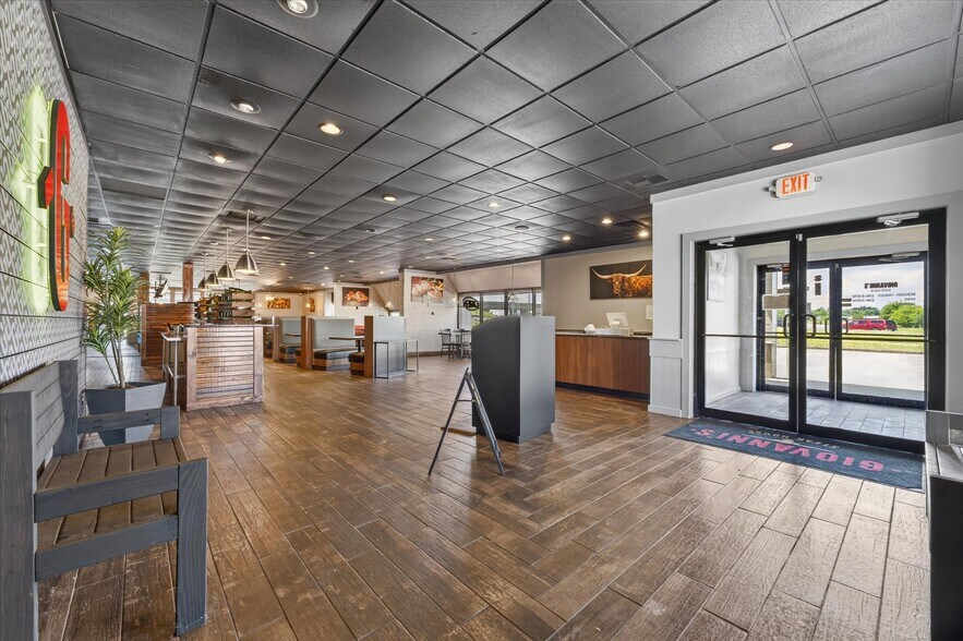 More Photos Of 4000 Fort Campbell Blvd, Hopkinsville Restaurant For Sale
