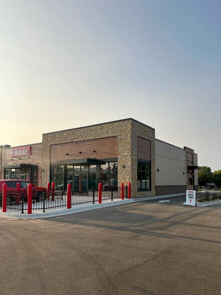 More Photos Of 1424-1432 US Highway 51, Stoughton Storefront For Lease