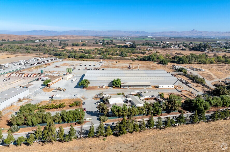 More Photos Of 2310 San Juan Rd, Hollister Manufacturing For Sale