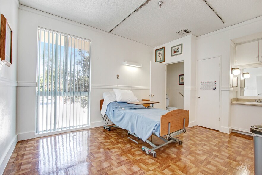 More Photos Of 1450 N Fair Oaks Ave, Pasadena Assisted Living For Sale