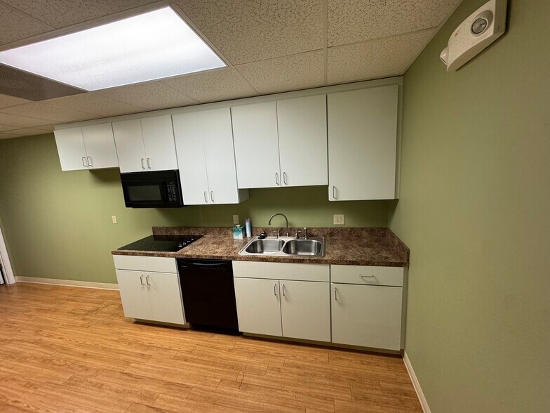 More Photos Of 3600 S Oates St, Dothan General Retail For Lease