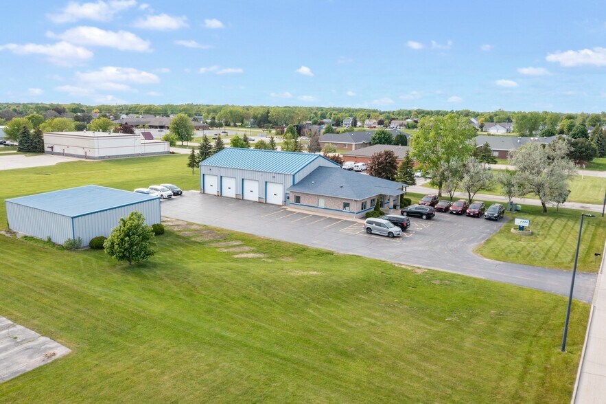 More Photos Of 844 Ontario Rd, Green Bay Showroom For Sale