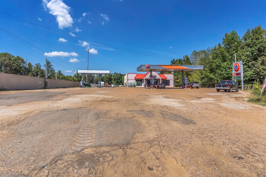More Photos Of 5577 County Road 174, Grenada General Retail For Sale