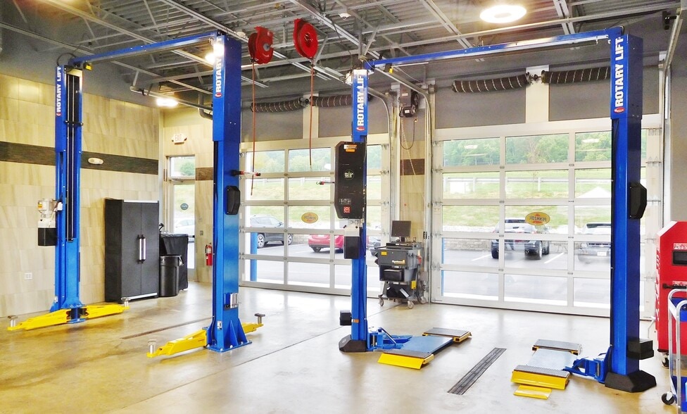 More Photos Of 215 Scharberry Ln, Mars Auto Dealership For Sale