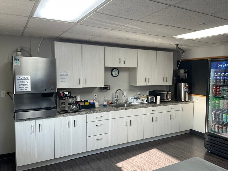 More Photos Of 313 S Ida St, Wichita Warehouse For Sale
