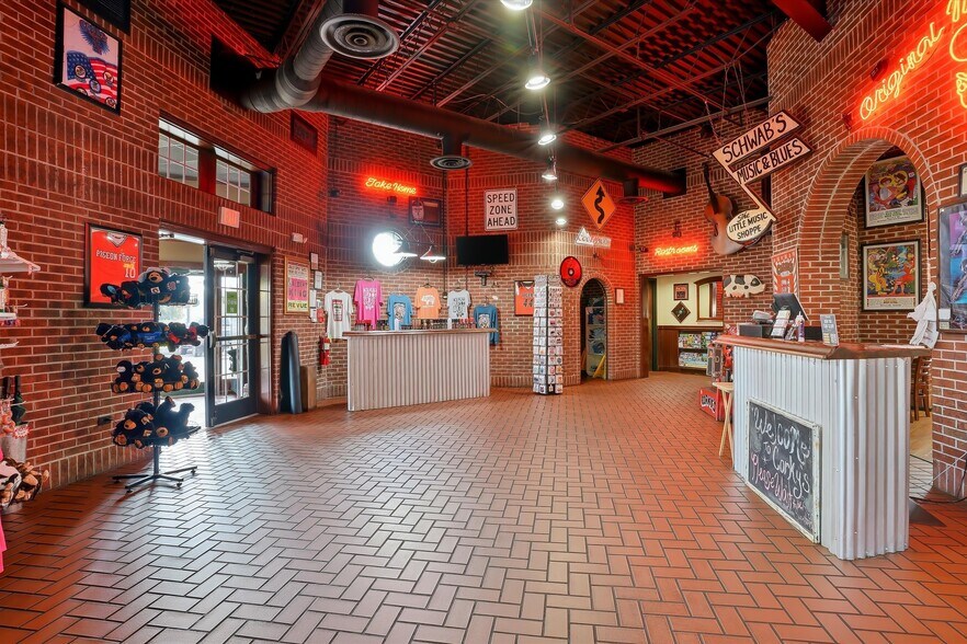 More Photos Of 3584 Parkway, Pigeon Forge Restaurant For Lease