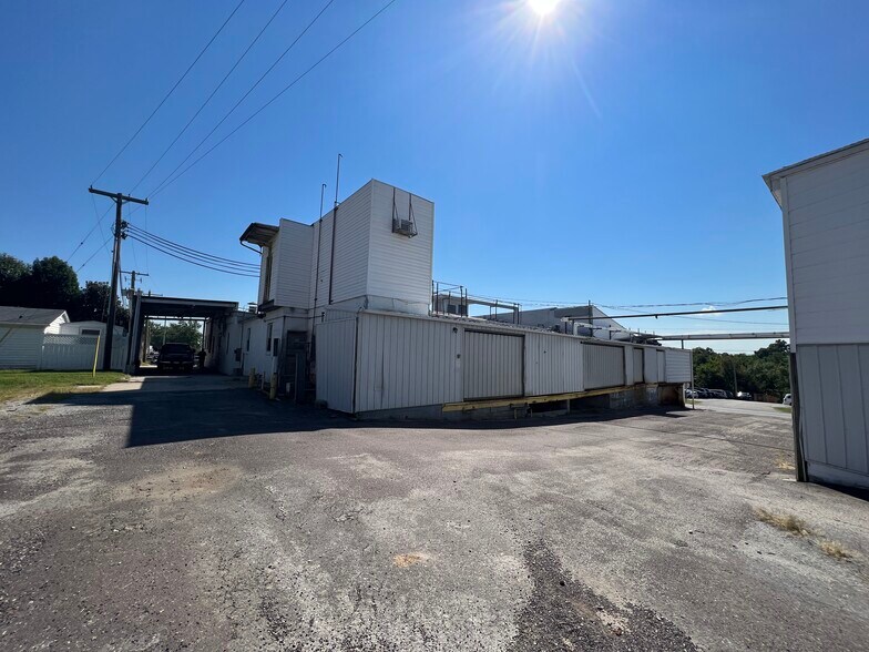 More Photos Of 1915 State St, Chester Manufacturing For Sale