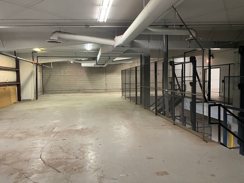 More Photos Of 822 W Wilson Ave, Chicago Warehouse For Lease