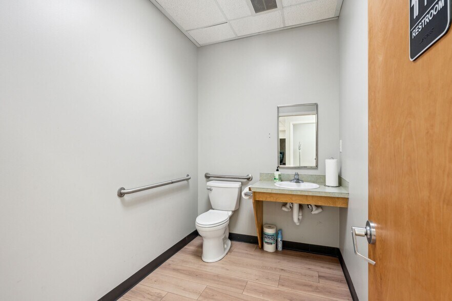 More Photos Of 5880 Rivers Ave, North Charleston Medical For Sale