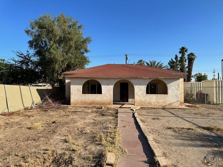 More Photos Of 254 Main St, Westmorland Freestanding For Sale