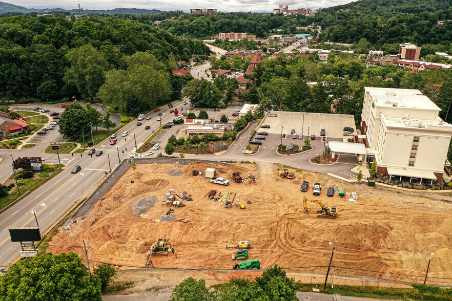 More Photos Of 190 Hendersonville Rd, Asheville Storefront Retail Office For Lease