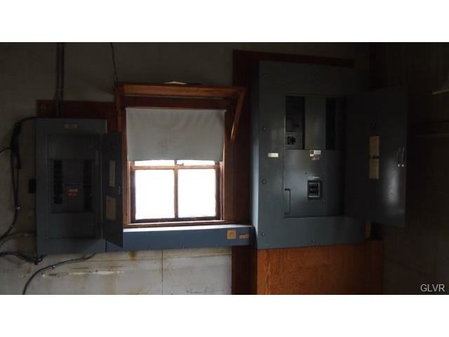 More Photos Of 324-326 Washington St, Walnutport Office For Sale