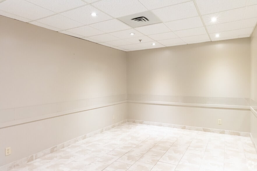 More Photos Of 8333 Weston Rd, Vaughan Medical For Lease