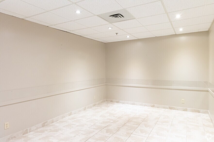 More Photos Of 8333 Weston Rd, Vaughan Medical For Lease