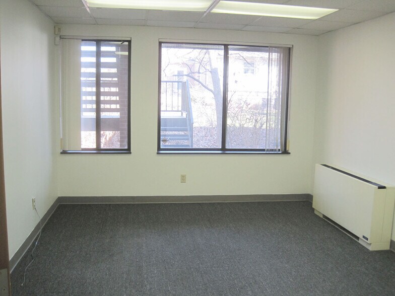 More Photos Of 4588 Kenny Rd, Columbus Storefront Retail Office For Sale