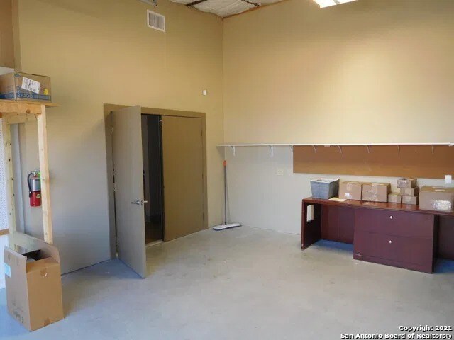 More Photos Of 8603 U.S. 281 N, Spring Branch Research And Development For Sale