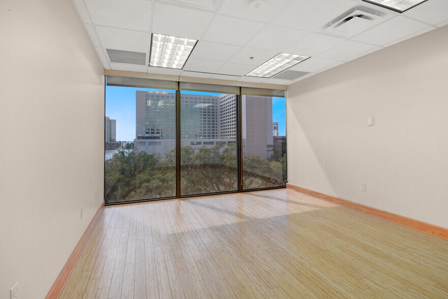 More Photos Of 233 E Bay St, Jacksonville Office For Sale