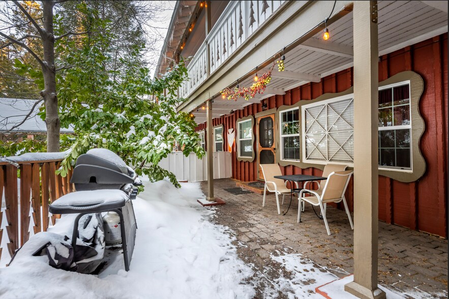 More Photos Of 27992 Rainbow Dr, Lake Arrowhead Hotel For Sale