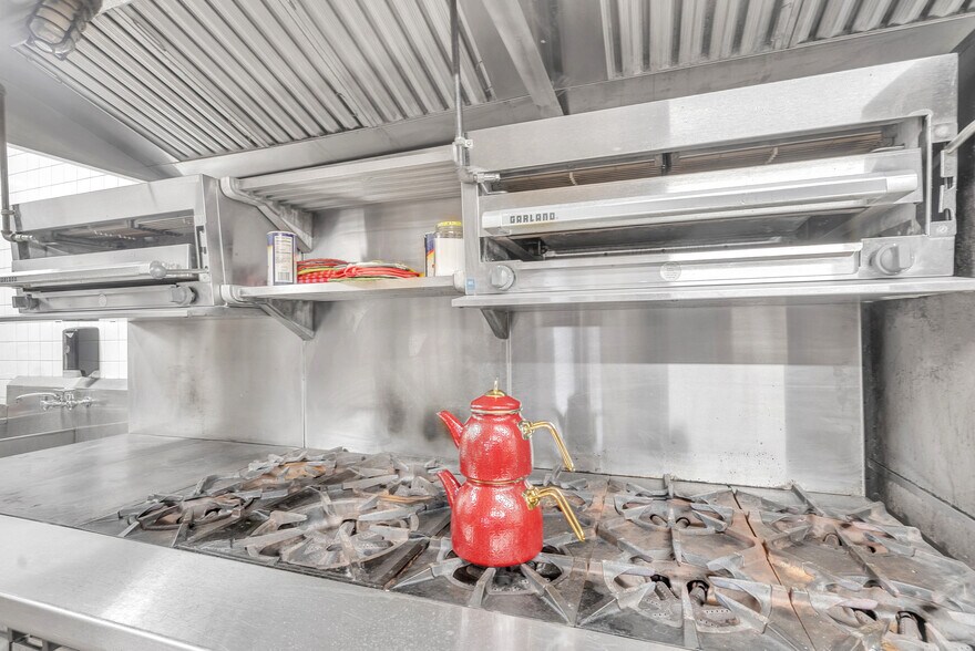 More Photos Of 2610 Bergenline Ave, Union City Health Club For Lease