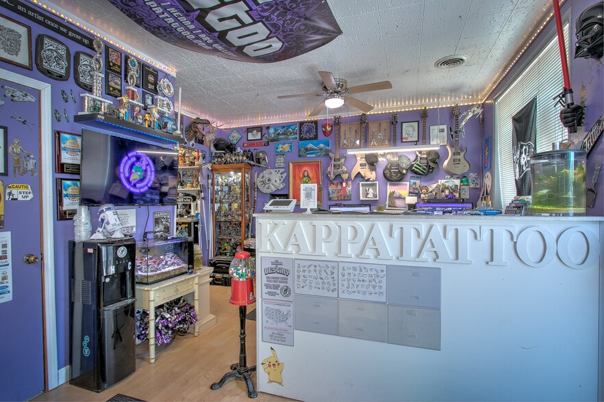 More Photos Of 220 S Ashland St, Cambridge Storefront Retail Office For Sale