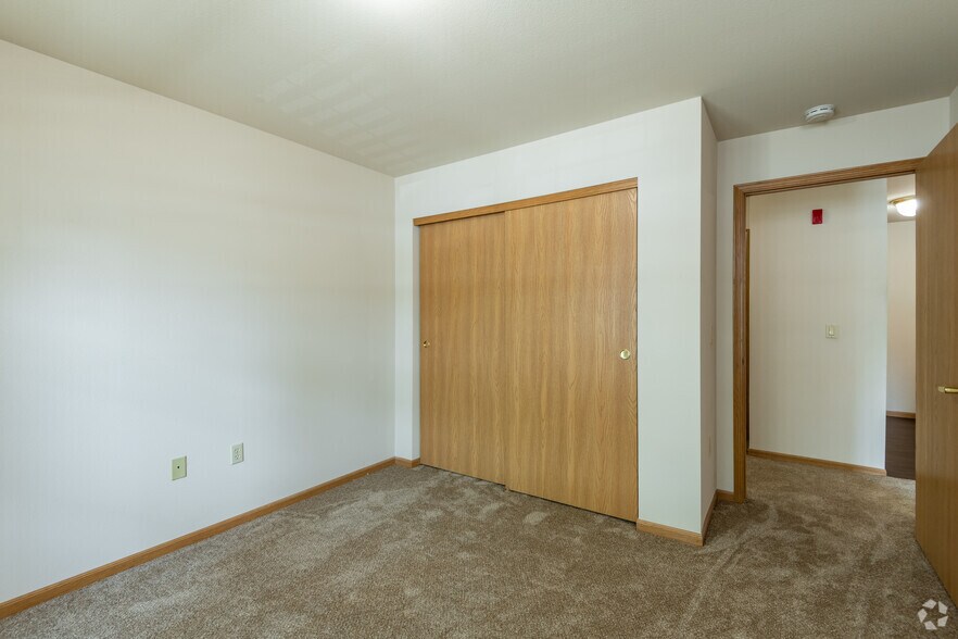 More Photos Of 2409 10th Ave, South Milwaukee Apartments For Sale