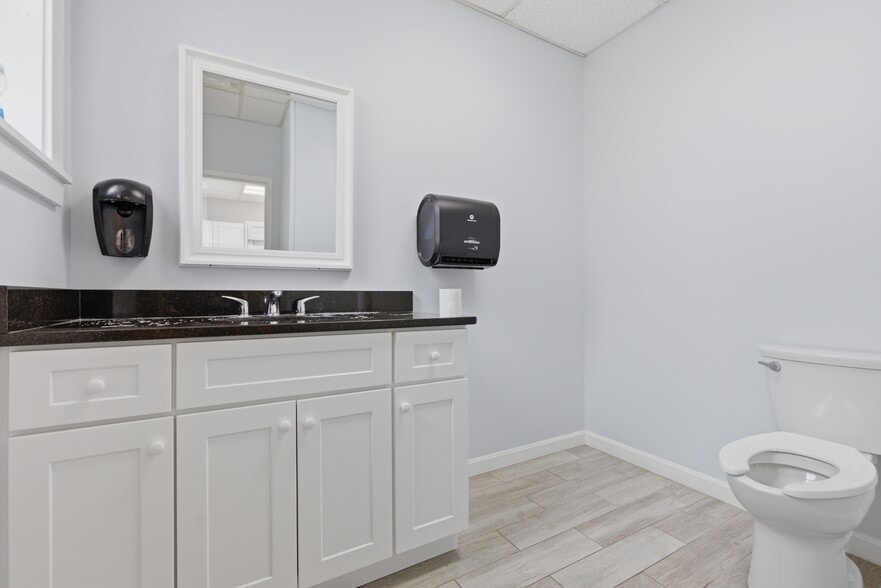 More Photos Of 174 Green St, Melrose Office For Sale