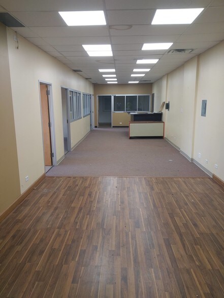 More Photos Of 9525 S 79th Ave, Hickory Hills Office For Lease