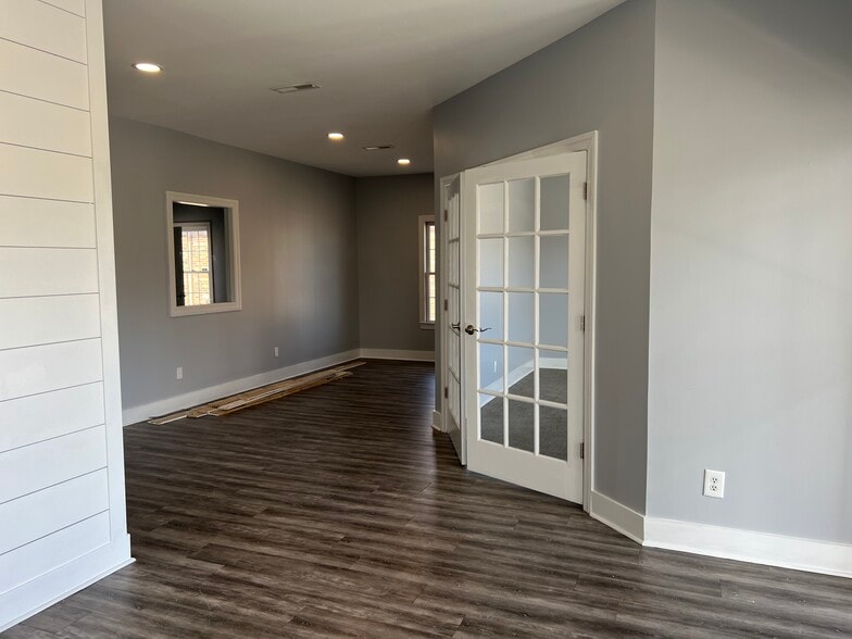 More Photos Of 1407 NW Broad St, Murfreesboro Freestanding For Lease