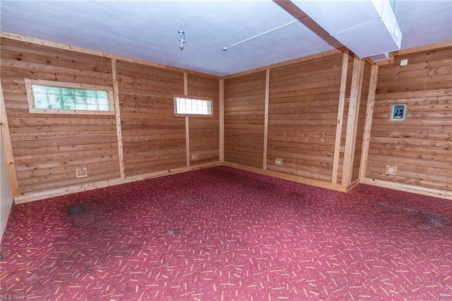 More Photos Of 899 S Canton Rd, Akron Light Distribution For Sale