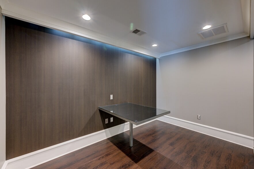 More Photos Of 1608 Taylor St, Columbia Freestanding For Lease