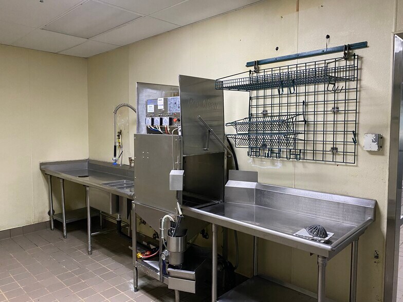 More Photos Of 4280-4302 E Indian School Rd, Phoenix Unknown For Lease