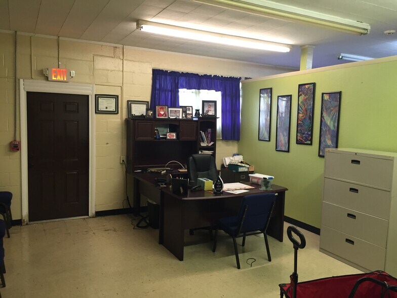 More Photos Of 6612 Arlington Expy, Jacksonville Schools For Lease