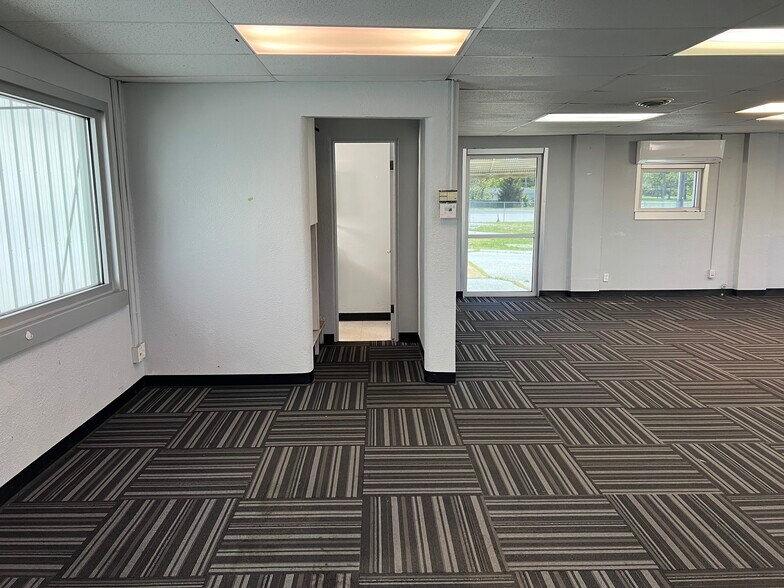 More Photos Of 3250 W Sunshine St, Springfield Restaurant For Lease