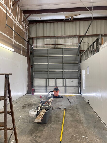 More Photos Of 9161 131st Pl N, Largo Warehouse For Lease