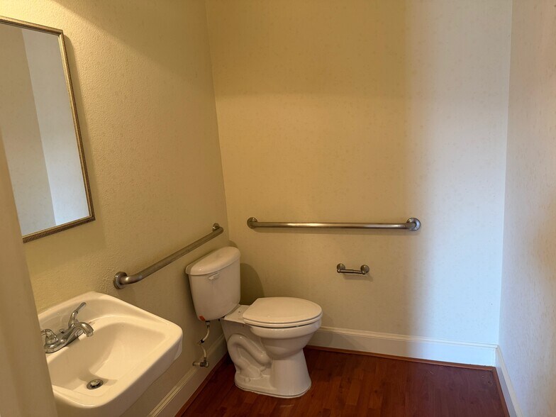 More Photos Of 13644 Breton Ridge St, Houston Medical For Sale