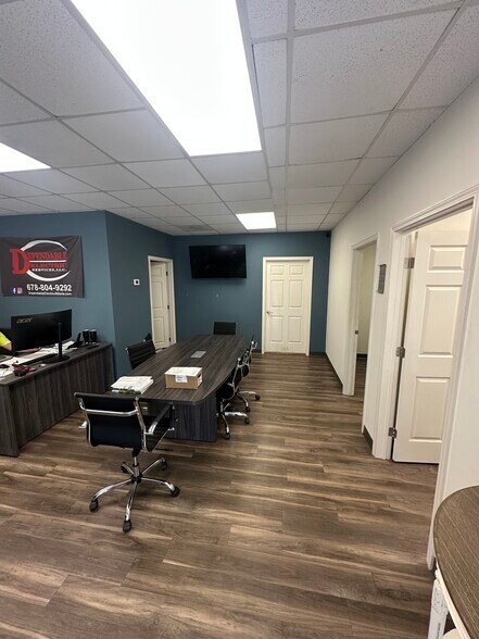 More Photos Of 4413 Mendi Ct, Suwanee Warehouse For Lease