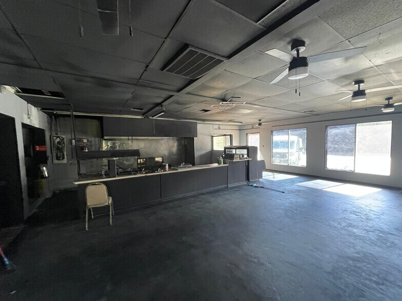 More Photos Of 1916 Cedar Dr, La Marque Restaurant For Lease