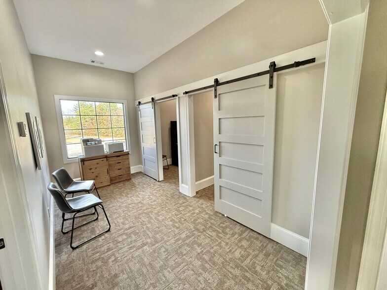 More Photos Of 204 Griffin Park Dr, Birmingham Office For Sale