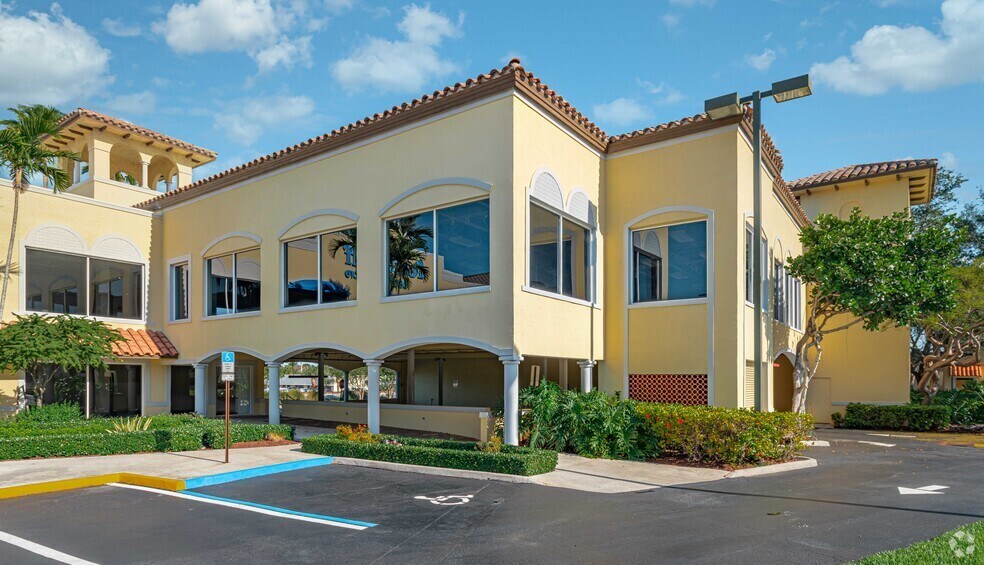 More Photos Of 601 N Federal Hwy, Boca Raton Freestanding For Lease