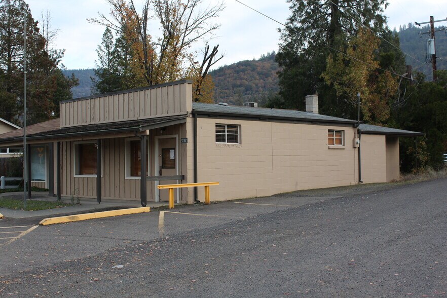 More Photos Of 21978 Highway 62, Shady Cove Office Residential For Sale
