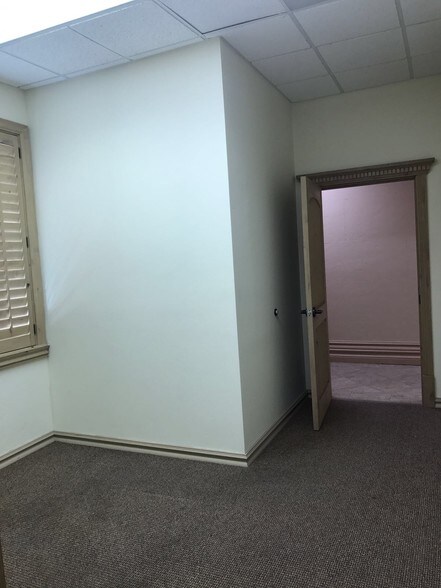 More Photos Of 5974 Silver Springs Dr, El Paso Office For Lease