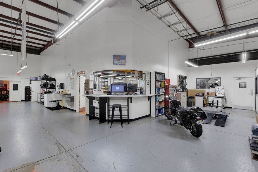 More Photos Of 330 Cattlemen Rd, Sarasota Auto Dealership For Sale