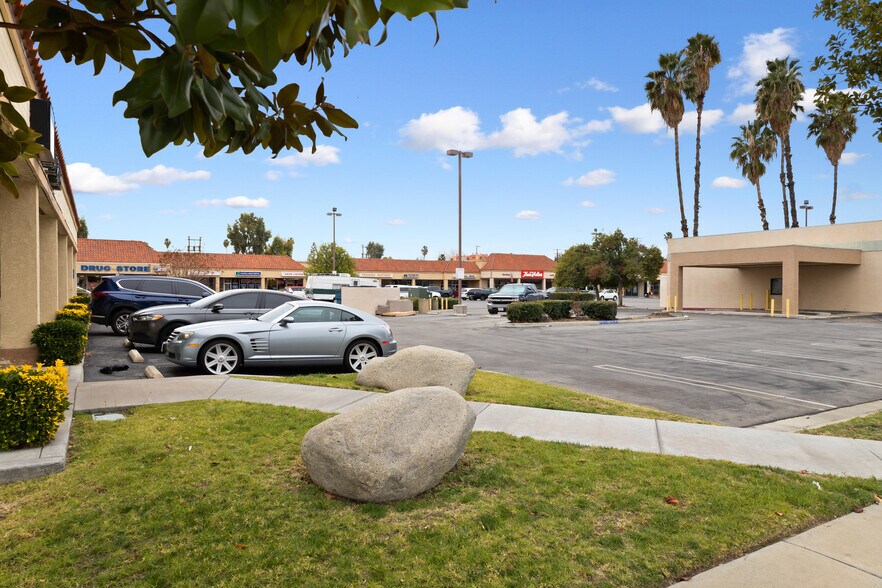More Photos Of 1995-2095 E Florida Ave, Hemet Storefront For Sale