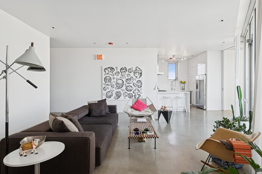 More Photos Of 2058 W Grand Ave, Chicago Loft Creative Space For Sale