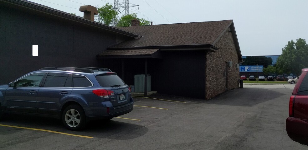 More Photos Of 11200-11216 W Greenfield Ave, West Allis Office For Lease