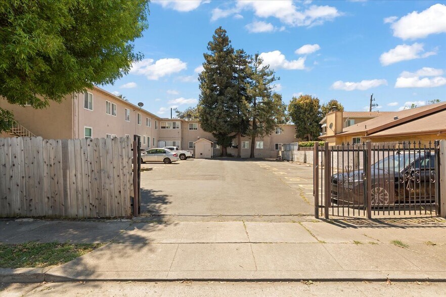 More Photos Of 2520 Ohio Ave, Richmond Apartments For Sale