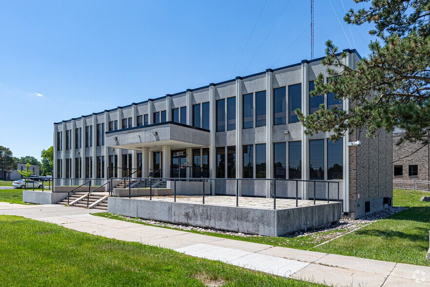 More Photos Of 1970 Merivale Rd, Ottawa Flex For Lease