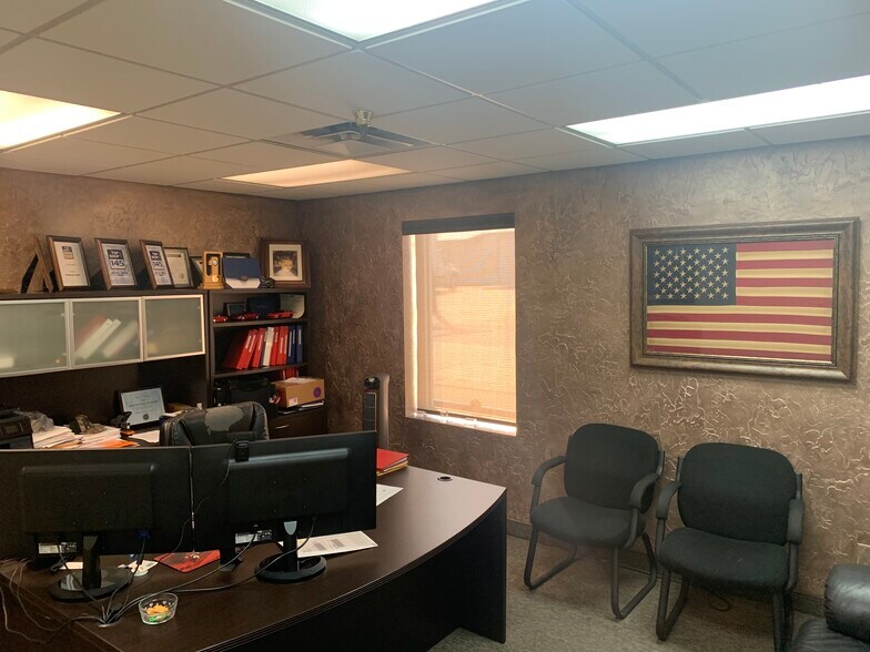 More Photos Of 919 W Mayfield Rd, Arlington Warehouse For Lease