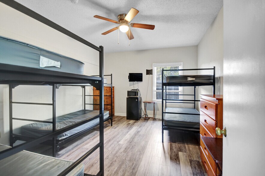 More Photos Of 4951 Jenkins Ave, North Charleston Office For Sale