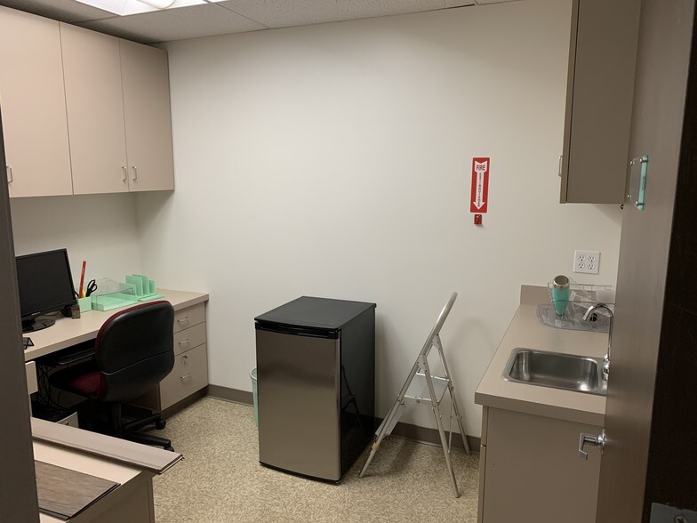 More Photos Of 2080 Century Park E, Los Angeles Medical For Lease